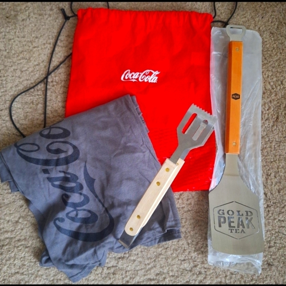 Summer Grilling Set: Grilling Spatula, Tongs, Coca-Cola T-Shirt XL and Cinch Bag